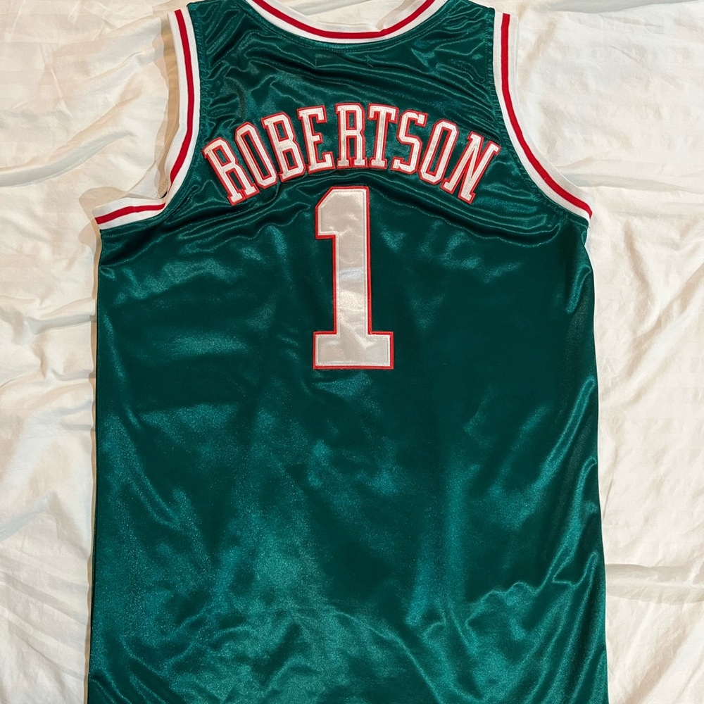 Mitchell and Ness Oscar Robertson (medium) Milwaukee Bucks basketball jersey